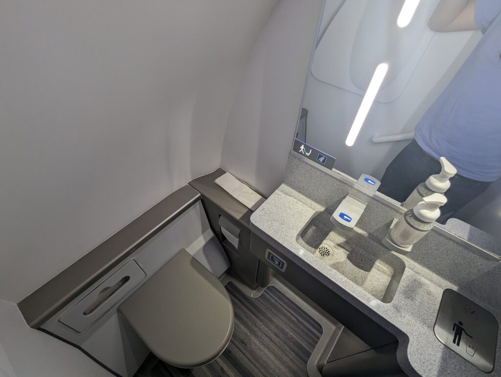 Breeze Airways A220-300 Lavatory