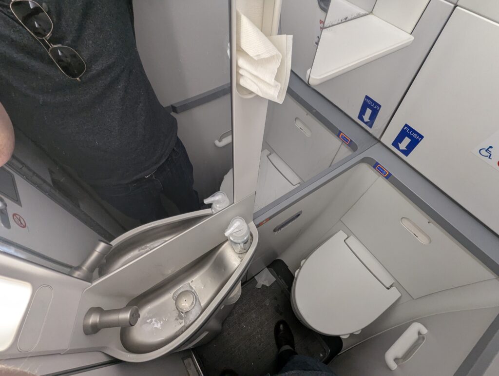 United Airlines 737 Lavatory