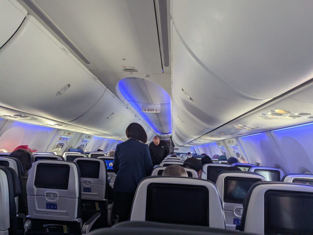 United Airlines 737 Landing Prep