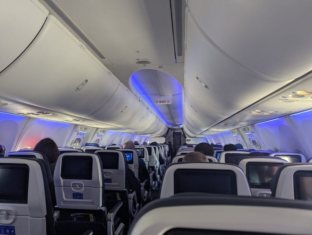 United Airlines 737 Landing Prep Cabin