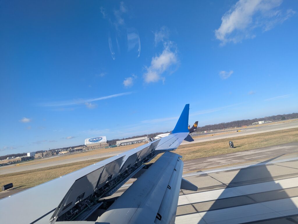 United Airlines 737 Landing CLE