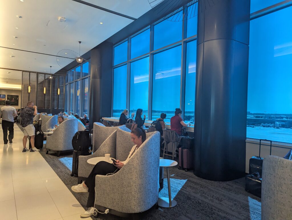Delta SkyClub ATL Concourse D Seating