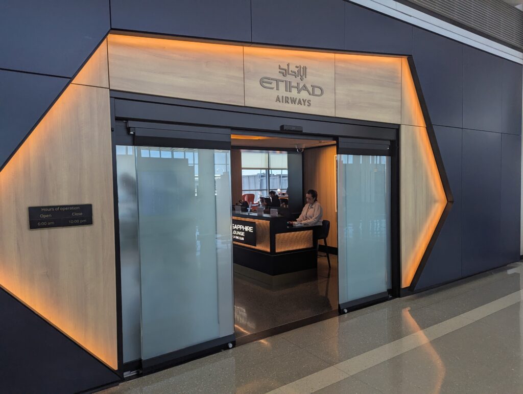Ethad Lounge Dulles Entrance 