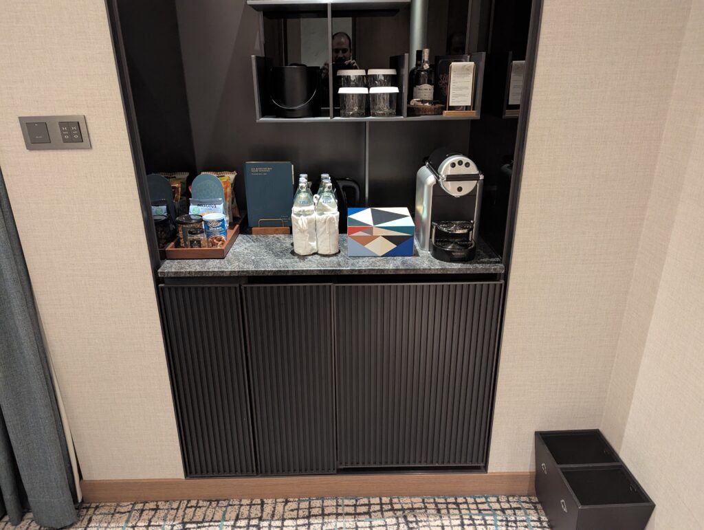 Hotel Kimpton Maa-Lai Bangkok King Suite Mini Bar