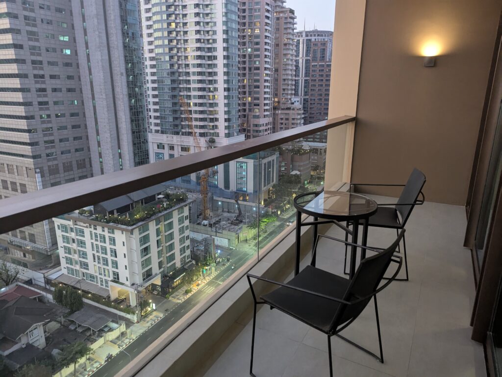 Hotel Kimpton Maa-Lai Bangkok King Suite balcony