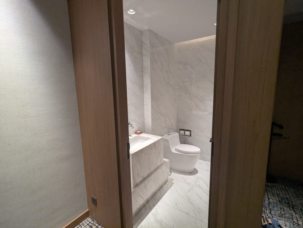 Hotel Kimpton Maa-Lai Bangkok King Suite Powder Room