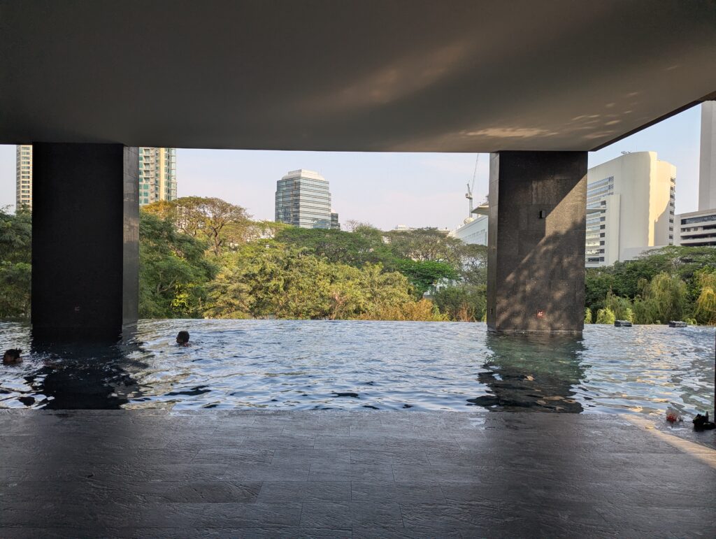 Hotel Kimpton Maa-Lai Bangkok Pool