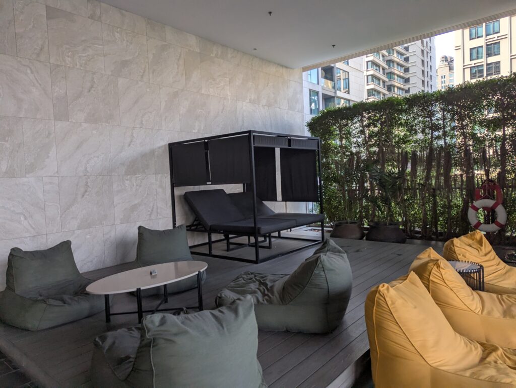 Hotel Kimpton Maa-Lai Bangkok Pool