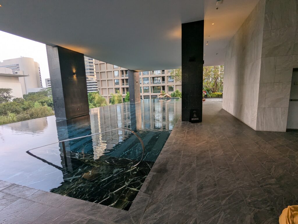 Hotel Kimpton Maa-Lai Bangkok Pool