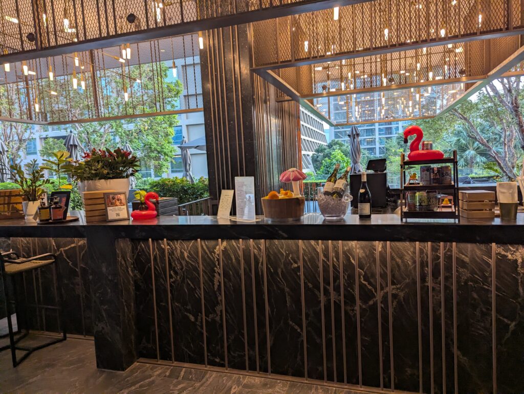 Hotel Kimpton Maa-Lai Bangkok Pool Bar