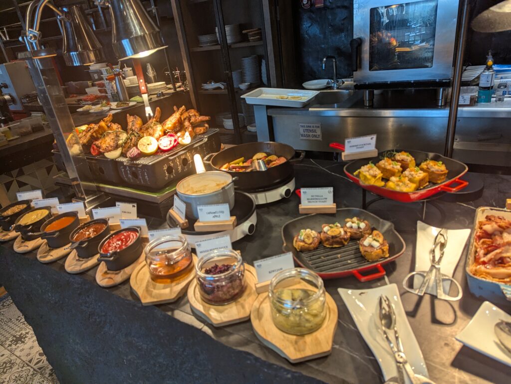 Hotel Kimpton Maa-Lai Bangkok Breakfast