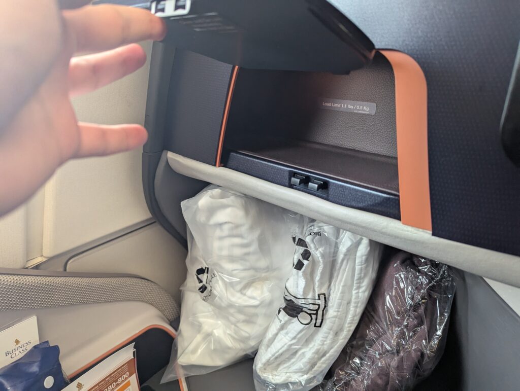 Singapore Airlines A380 Business Class Seat Features