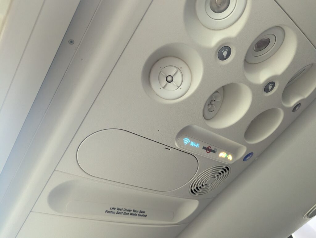 Delta 757-200 Main Economy Cabin Overhead vents
