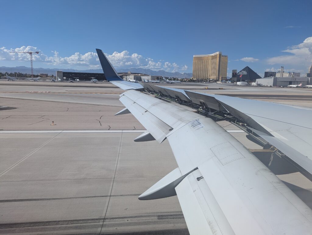 Delta 757-200 Main Cabin Landing Las Vegas
