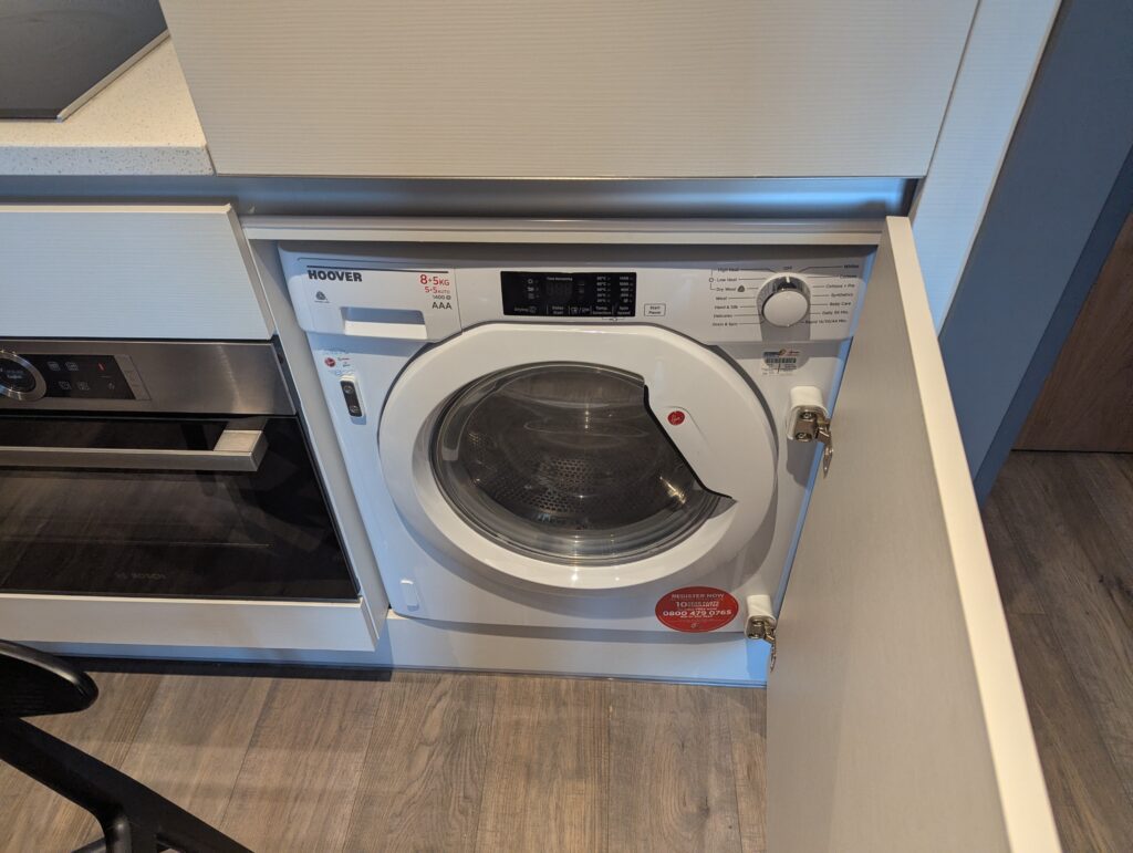 The Gate London City One Bedroom Apartment Washing Machine