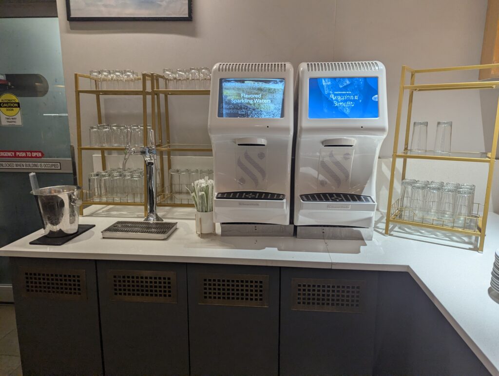 SAS Lounge Newark EWR Drinks