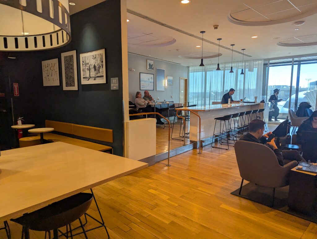 SAS Lounge Newark EWR Lounge Space