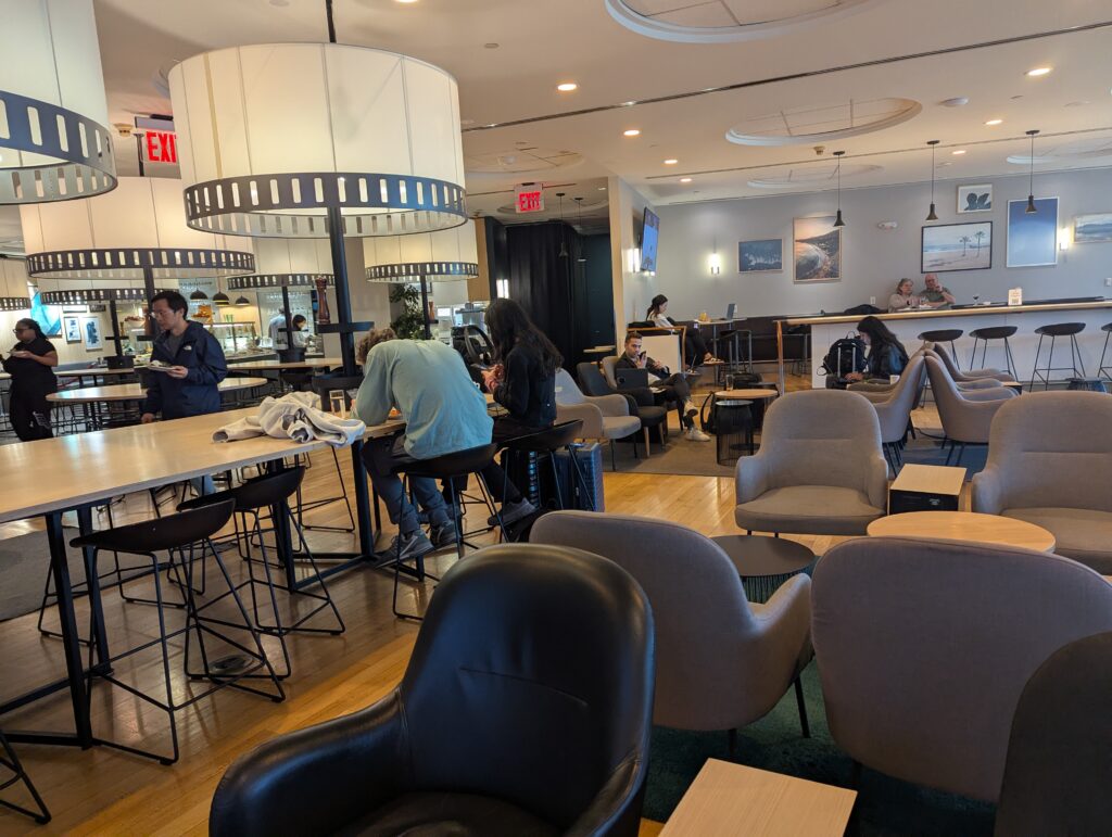 SAS Lounge Newark EWR Lounge Space
