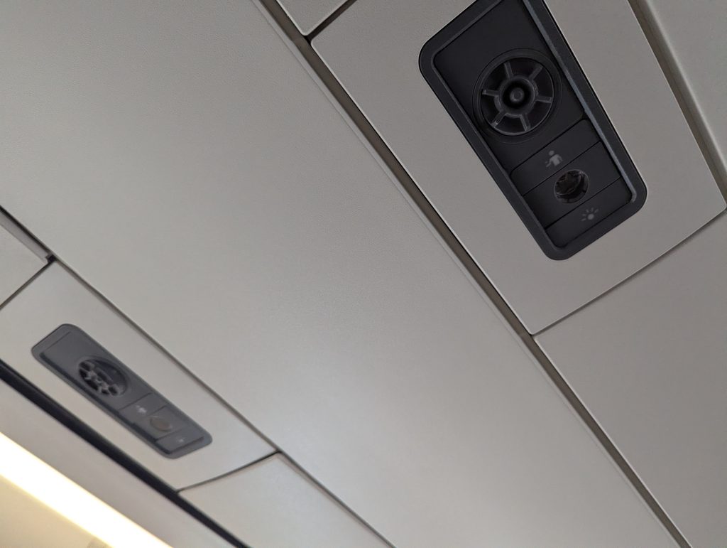 Widerøe E190 Economy Seat Overhead Panel