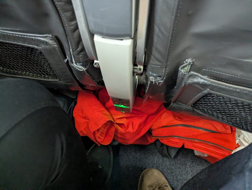Widerøe E190 Economy In Seat Power