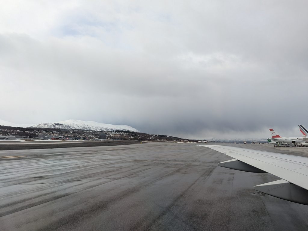 Widerøe E190 Push Back Window View