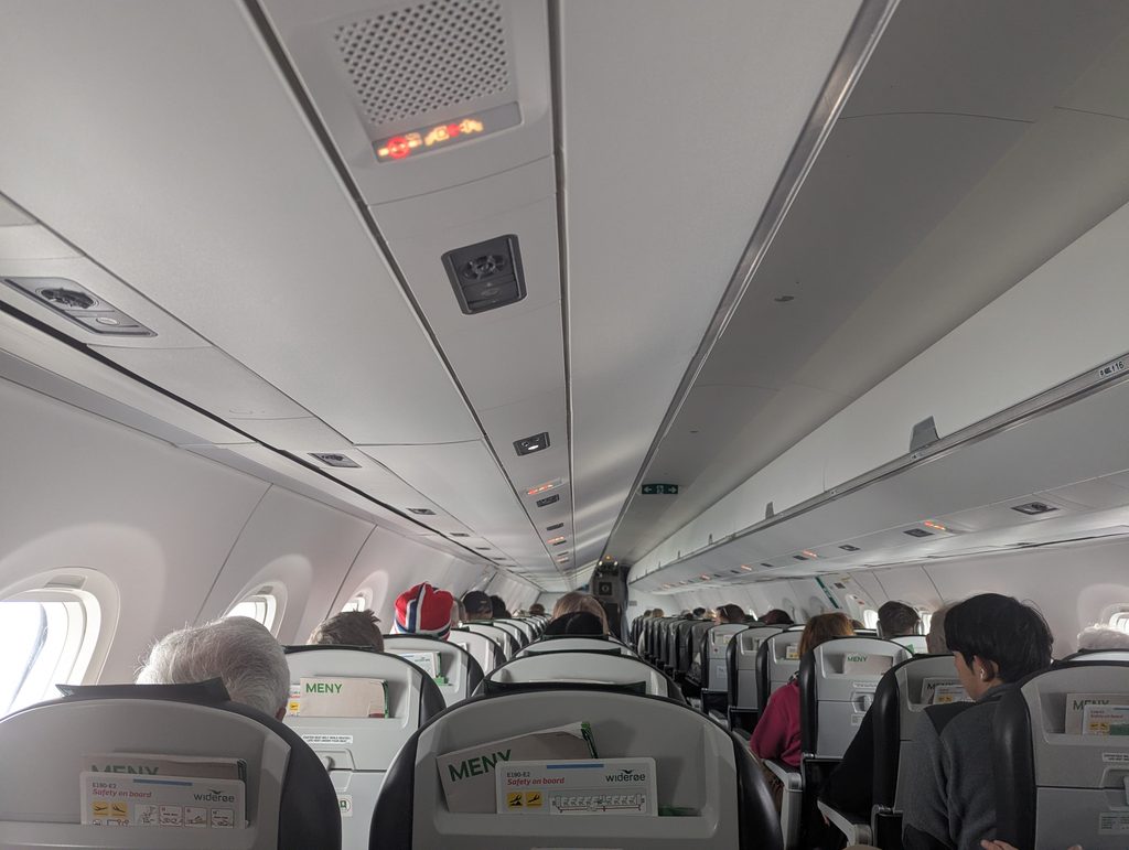 Widerøe E190 Landing In Cabin