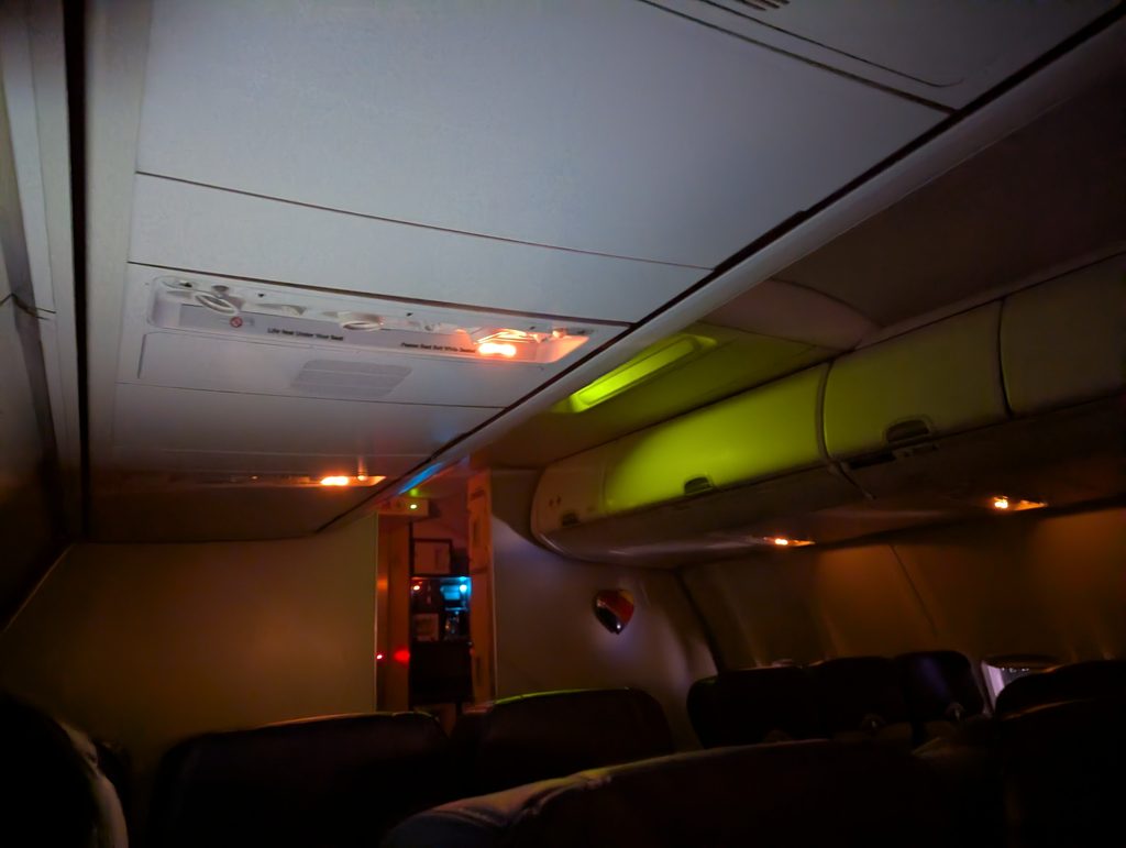 Southwest Airlines 737-700 Cabin Landing